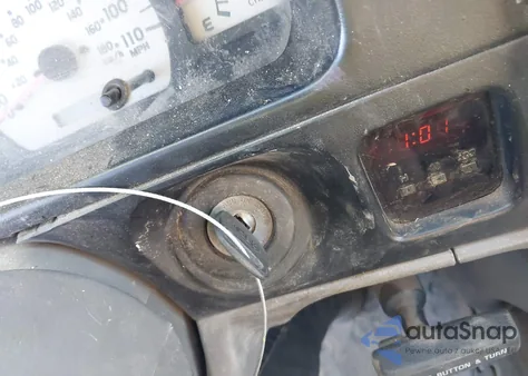 2002 Toyota Tacoma из США, поврежденный, VIN 5TEWM72NX2Z008478